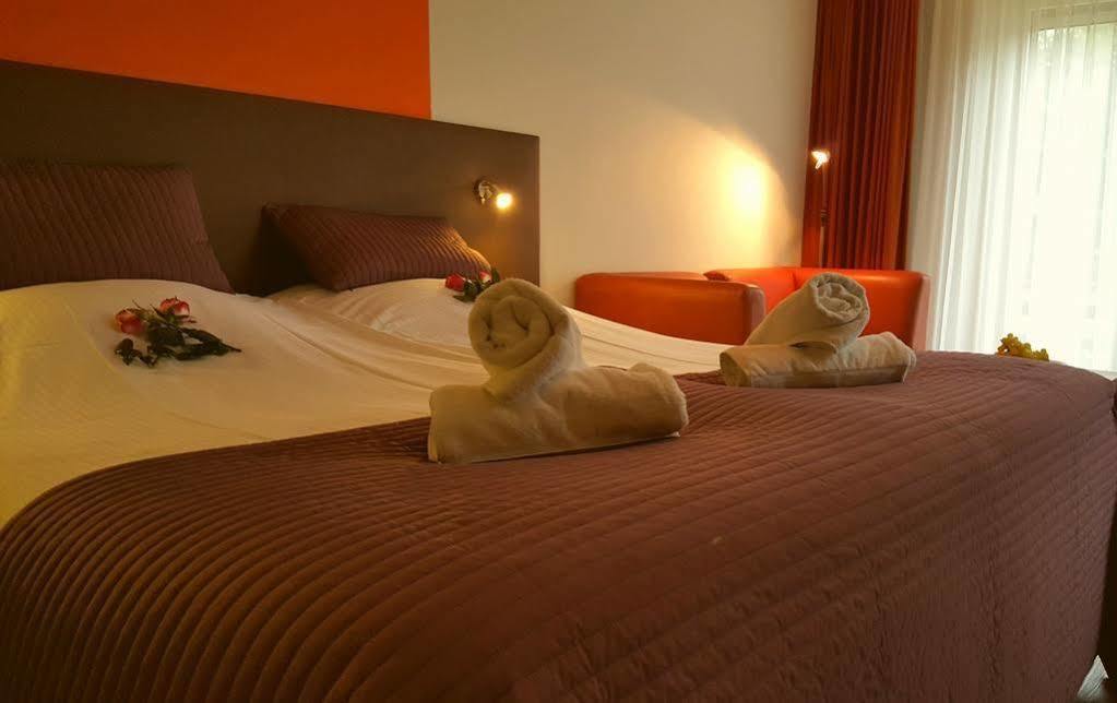 Hotel Dolores Ameland Нес Екстериор снимка